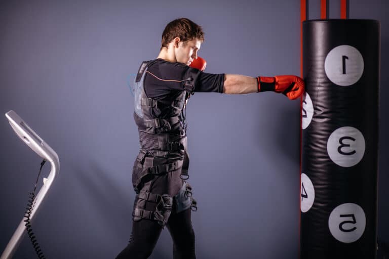 Virtual Reality Full Body Tracking - man boxing